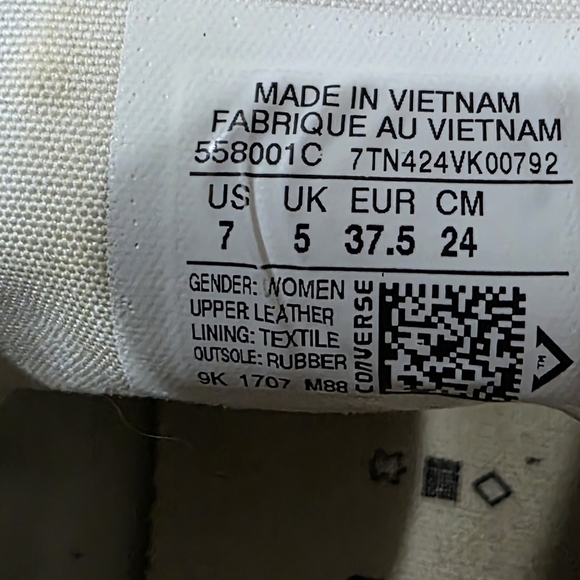 Converse Chuck Taylor All Star Leather OX Sneaker, Women's Size 7 - Picture 8 of 9